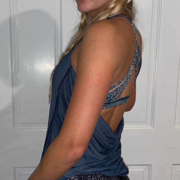 Lululemon Top With Built in Sports Bra. - Picture 2 of 6